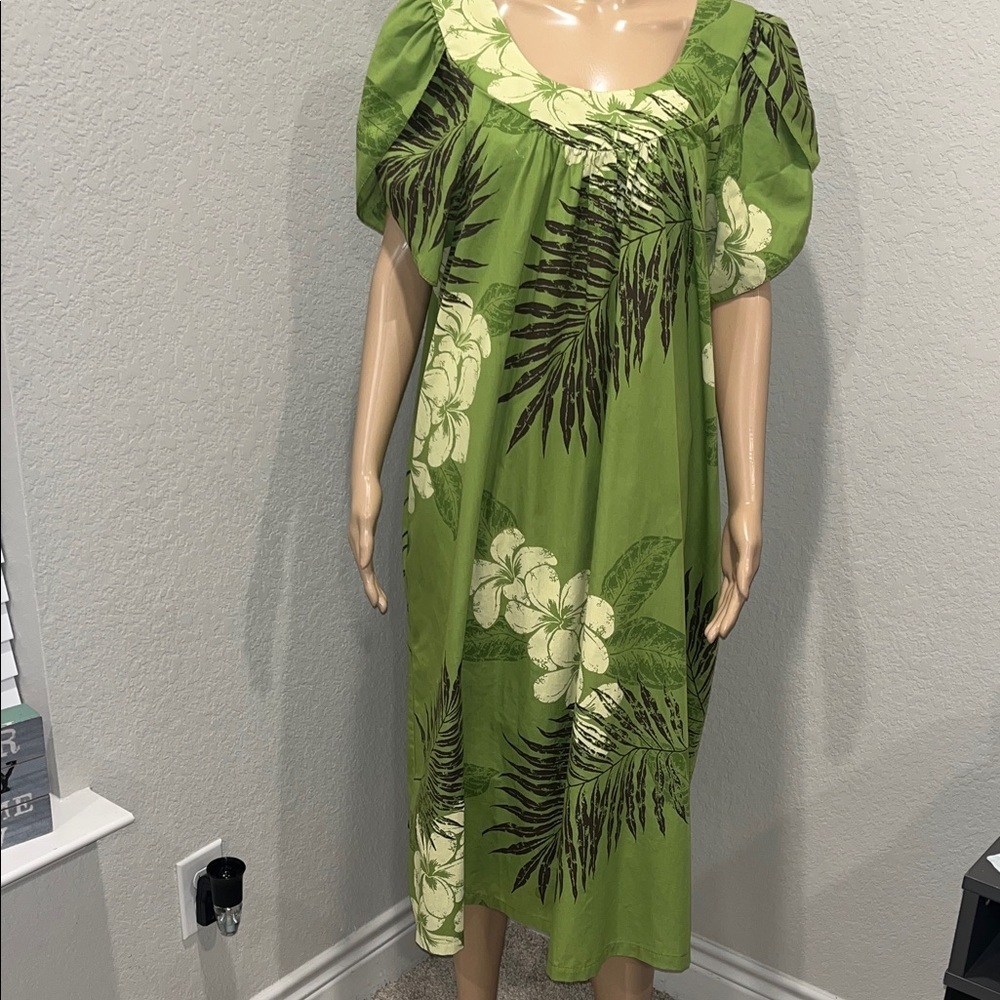 Vintage Bishop St. Green Floral Dress w/ pockets. Tulip sleeves.